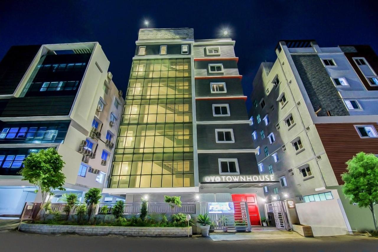 Oyo Townhouse 034 -Halcyon Hitech City Road حيدر أباد المظهر الخارجي الصورة