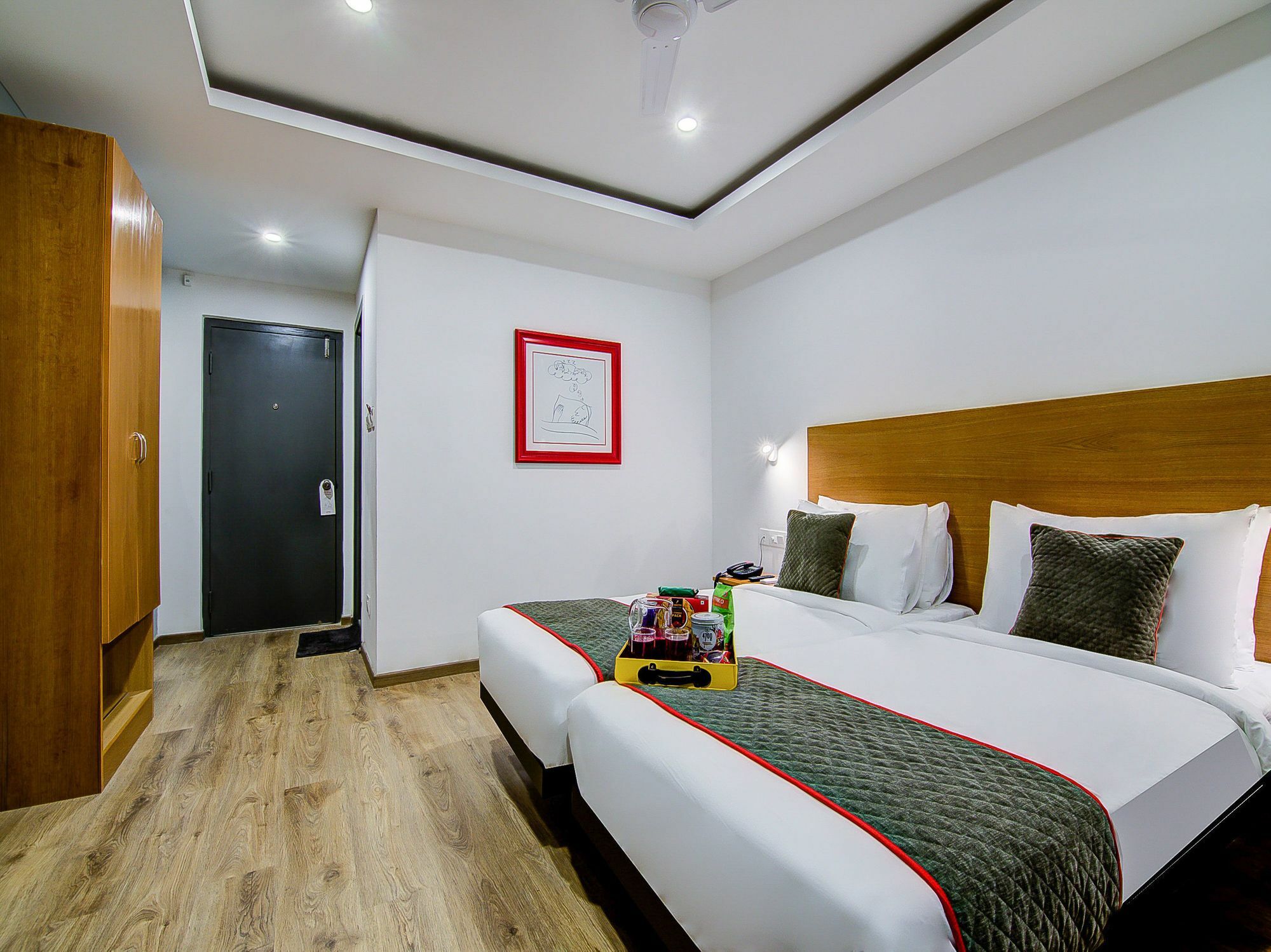Oyo Townhouse 034 -Halcyon Hitech City Road حيدر أباد المظهر الخارجي الصورة