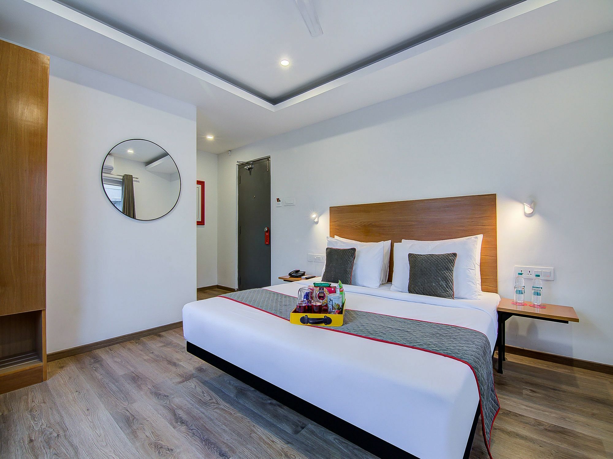 Oyo Townhouse 034 -Halcyon Hitech City Road حيدر أباد المظهر الخارجي الصورة