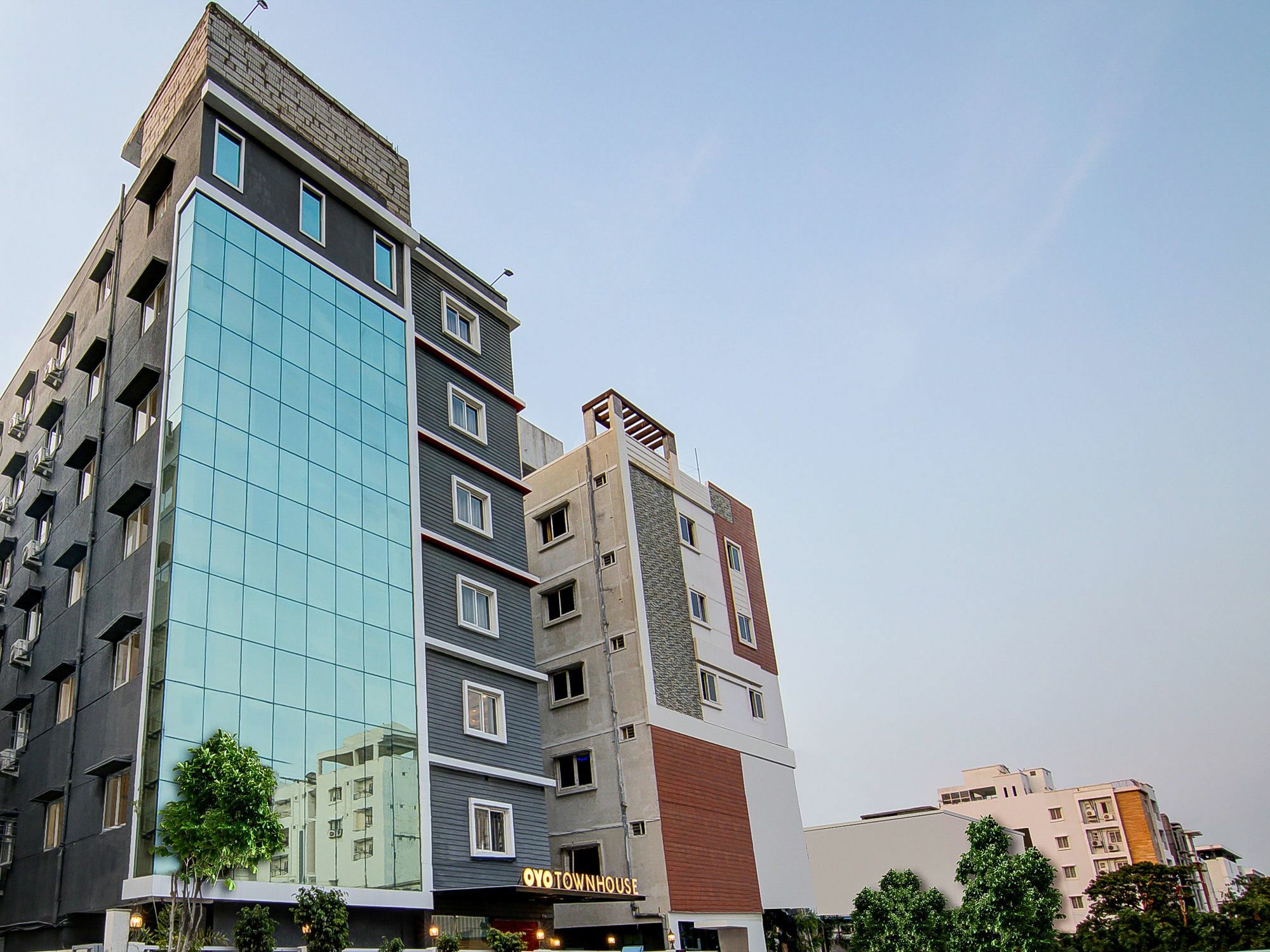 Oyo Townhouse 034 -Halcyon Hitech City Road حيدر أباد المظهر الخارجي الصورة