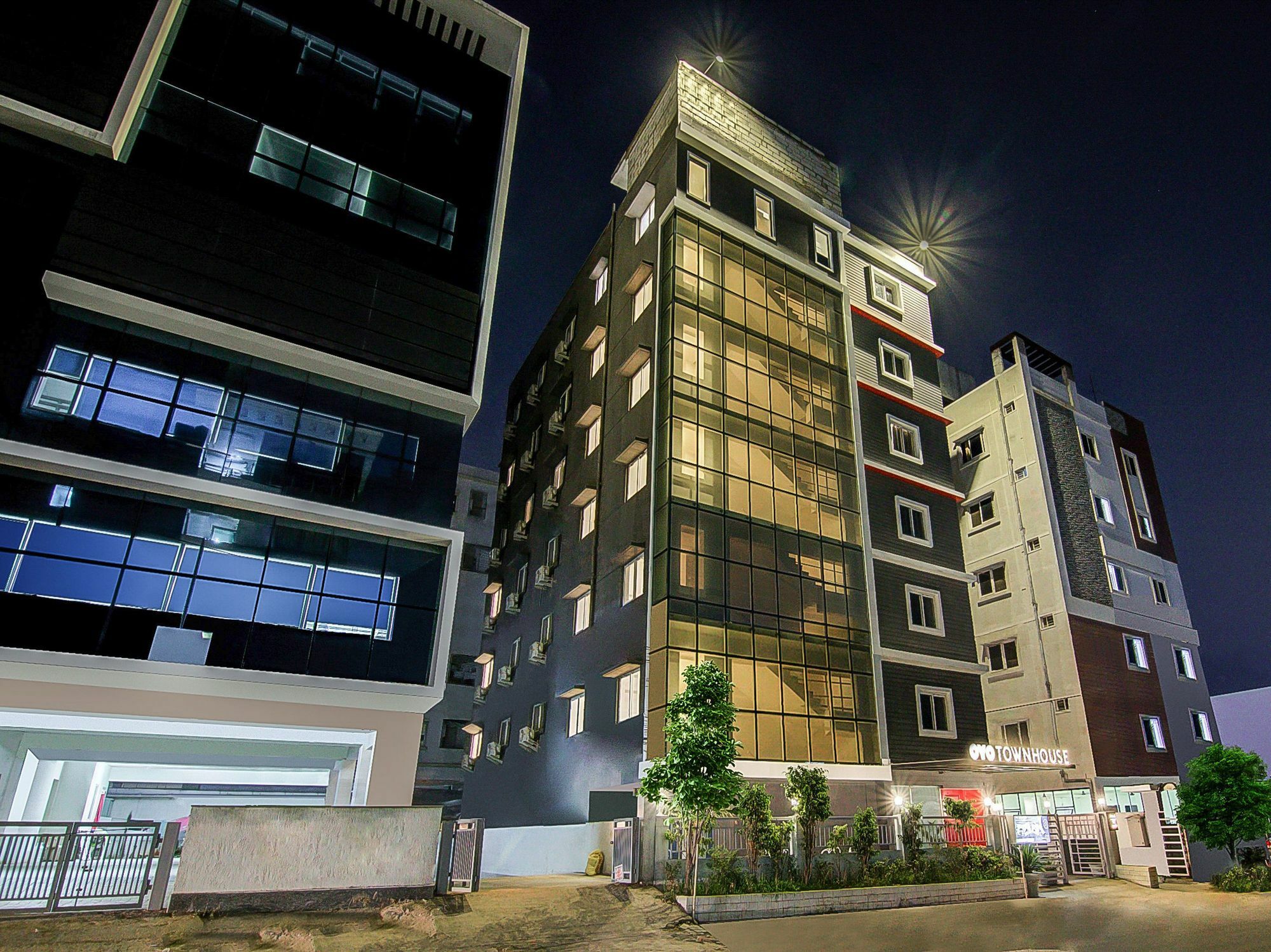 Oyo Townhouse 034 -Halcyon Hitech City Road حيدر أباد المظهر الخارجي الصورة
