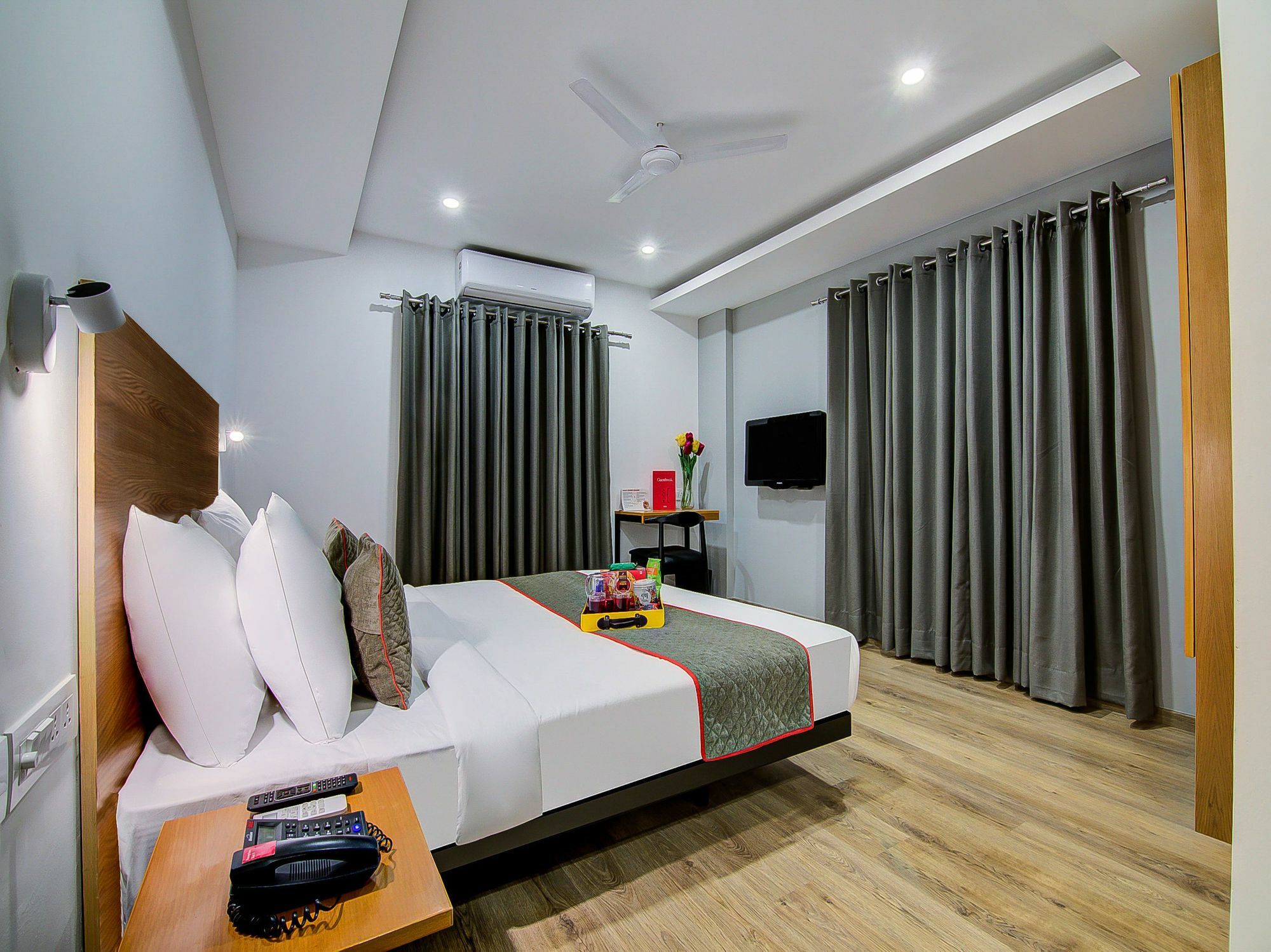 Oyo Townhouse 034 -Halcyon Hitech City Road حيدر أباد المظهر الخارجي الصورة