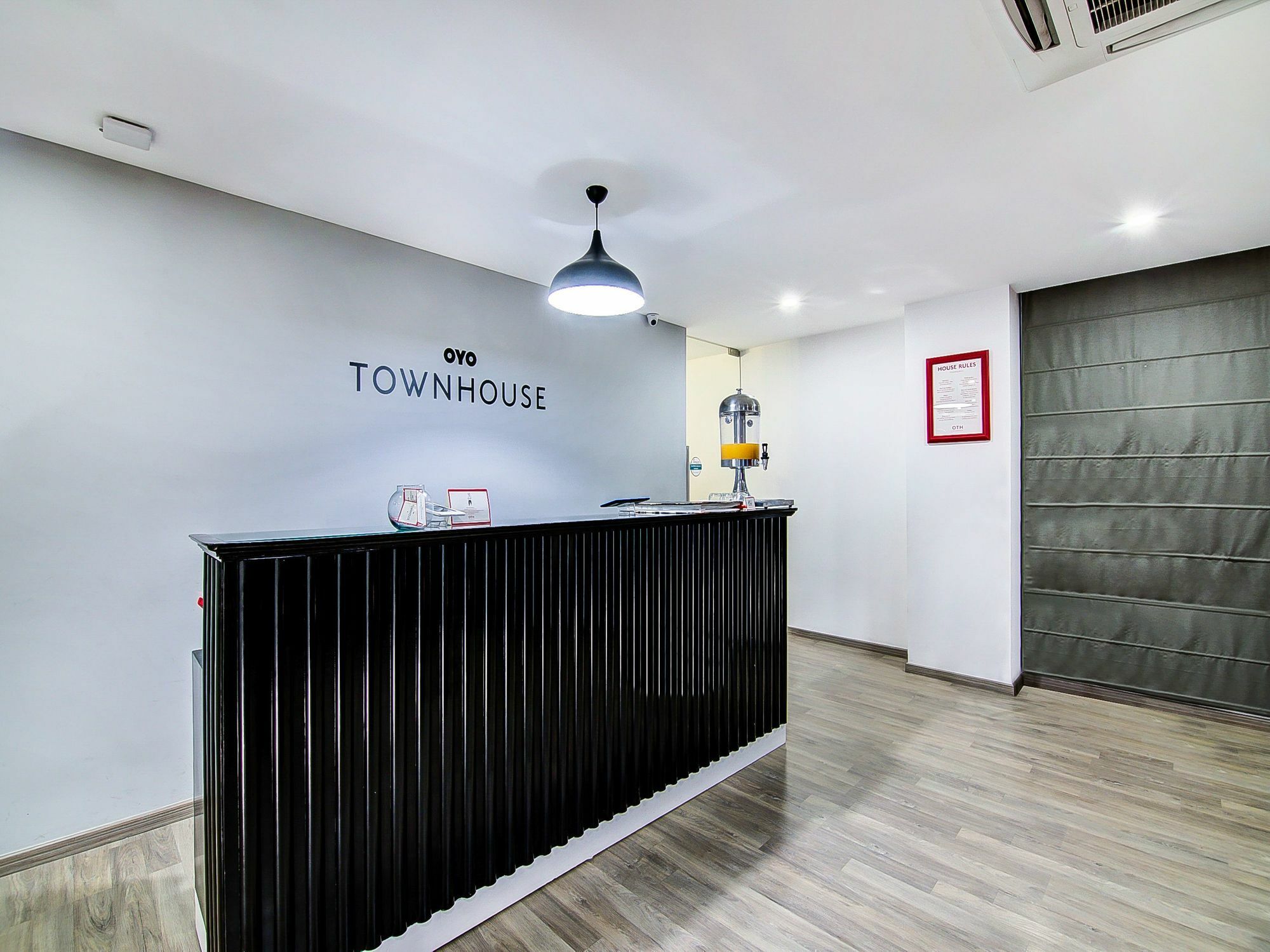 Oyo Townhouse 034 -Halcyon Hitech City Road حيدر أباد المظهر الخارجي الصورة