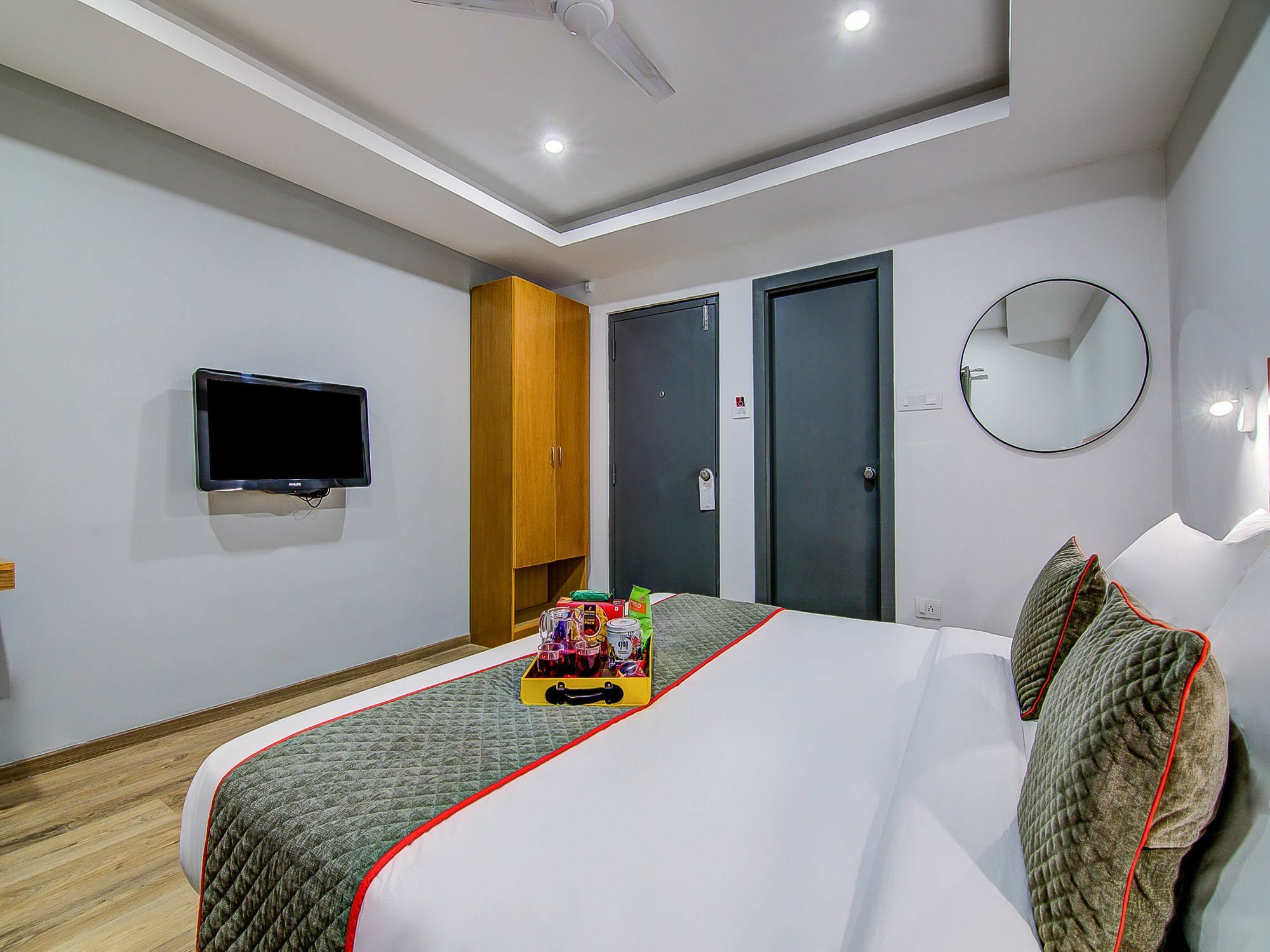 Oyo Townhouse 034 -Halcyon Hitech City Road حيدر أباد المظهر الخارجي الصورة