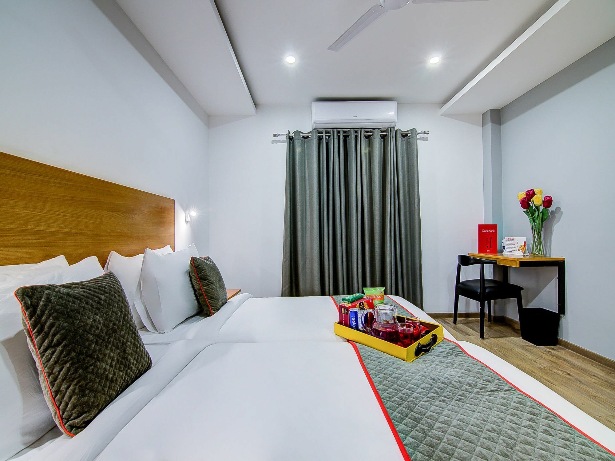 Oyo Townhouse 034 -Halcyon Hitech City Road حيدر أباد المظهر الخارجي الصورة
