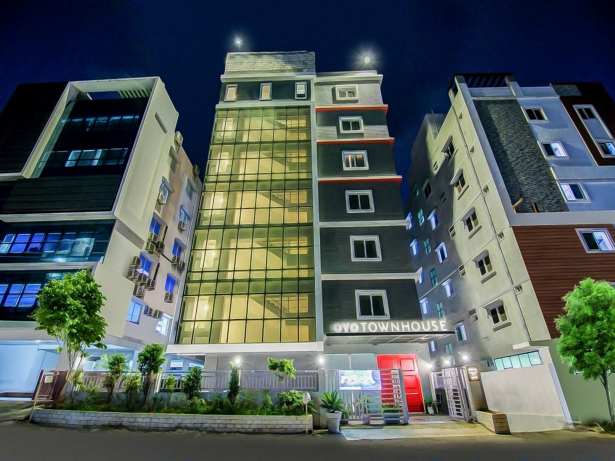 Oyo Townhouse 034 -Halcyon Hitech City Road حيدر أباد المظهر الخارجي الصورة